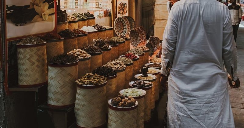 Plats du monde à faire avec des ingrédients locaux : 12 recettes faciles